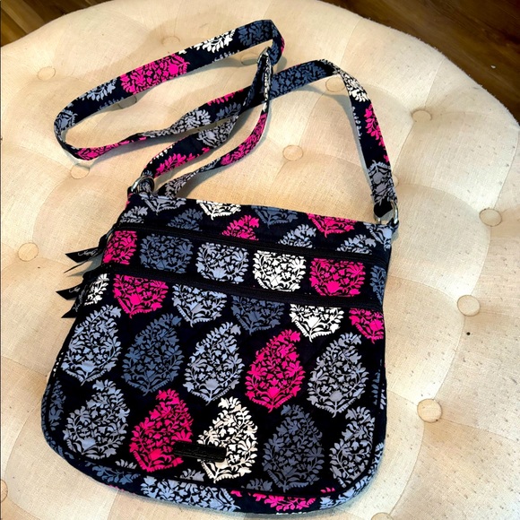 Large Vera Bradley Crossbody - Picture 1 of 8
